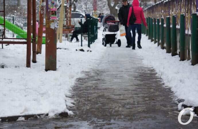 Очистка дорог, прохожие