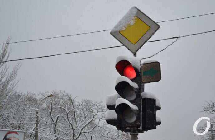 снег на Черемушках, светофор