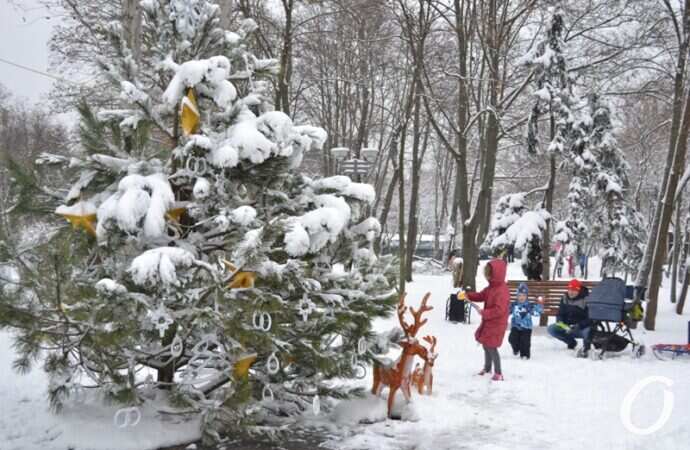 снег на Черемушках, елка