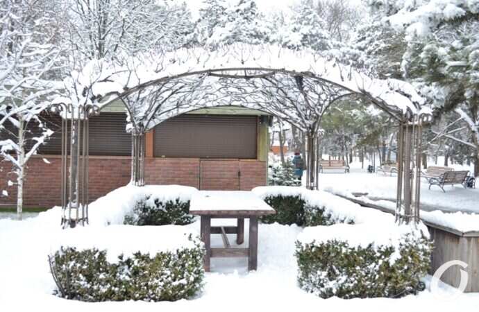 снег на Черемушках, навес