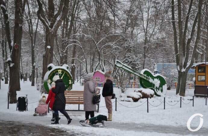 снег на Черемушках, санки