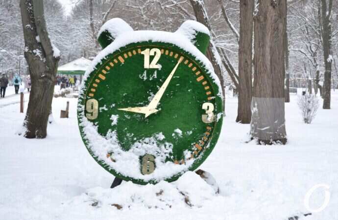 снег на Черемушках, часы