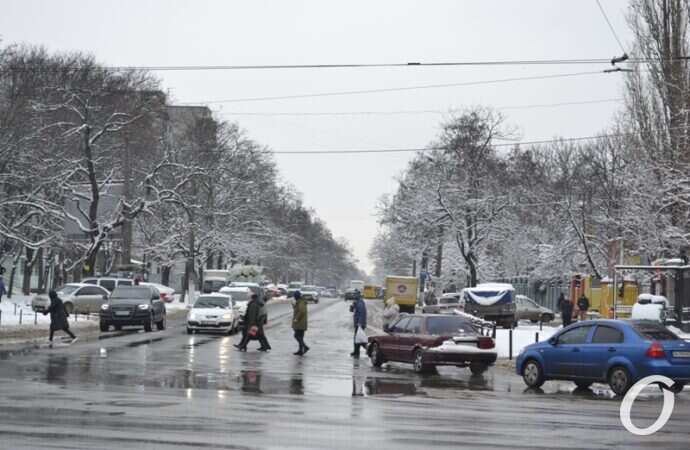 снег на Черемушках, дорога и машины