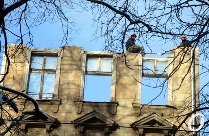 Торговая. снос, стена