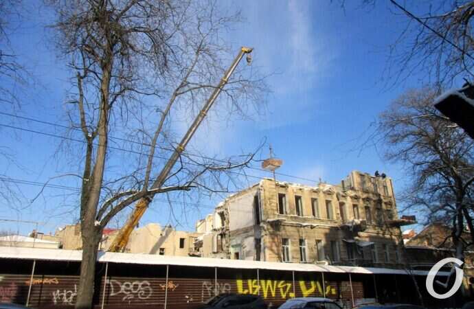 Торговая. снос, кран