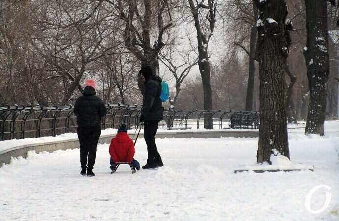 бульвар, семья гуляет