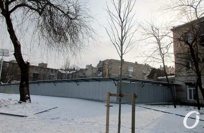 бульвар, забор