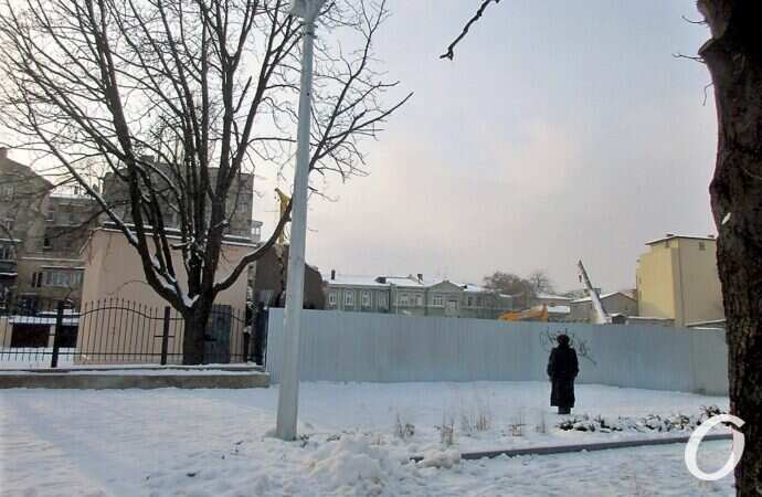 бульвар, вид на стройку