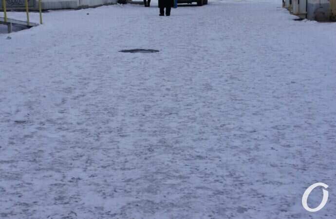 Чистка дорог, скользкая дорога