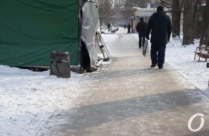 Чистка дорог, посыпано