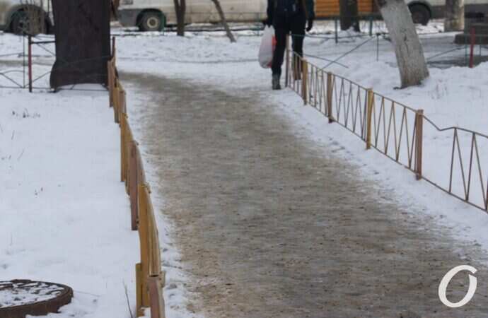 Чистка дорог, пешеходная дорожка