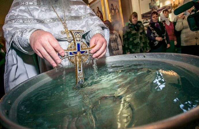 Девять вопросов о крещенской воде