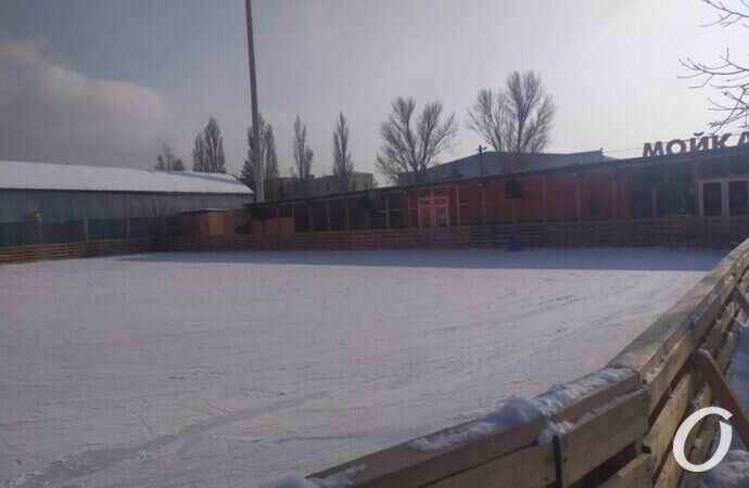 Каток на Таирова, за ТЦ Маршал