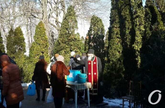 Крещение, батюшка