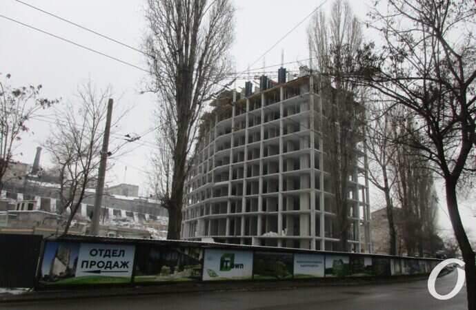 Стройка, вид с Приморской, отдел продаж