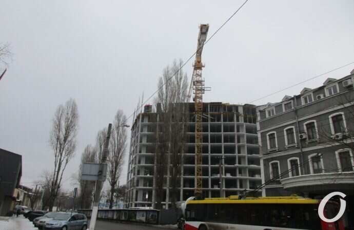 Стройка, вид с Приморской, кран