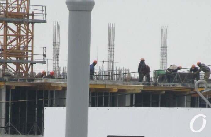 Стройка, вид с Софиевской, рабочие