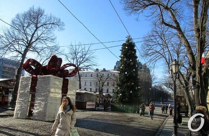 Демонтаж новогодних атрибутов, Дерибасовская