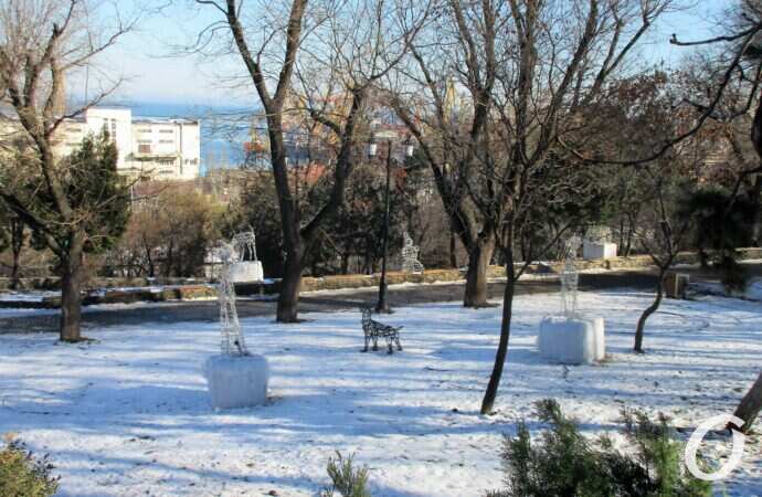 Демонтаж новогодних атрибутов, Стамбульский парк