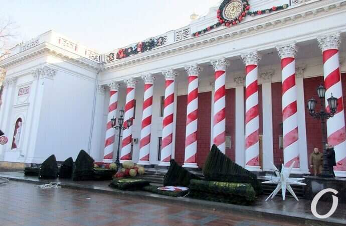 Демонтаж новогодних атрибутов, горсовет