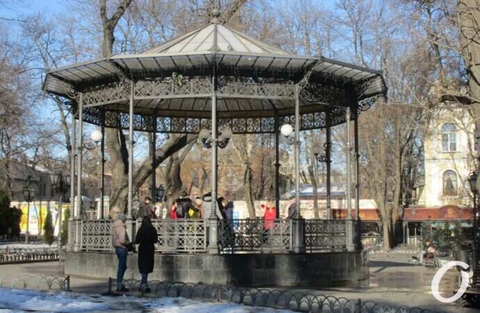 Оттепель в Одессе, беседка