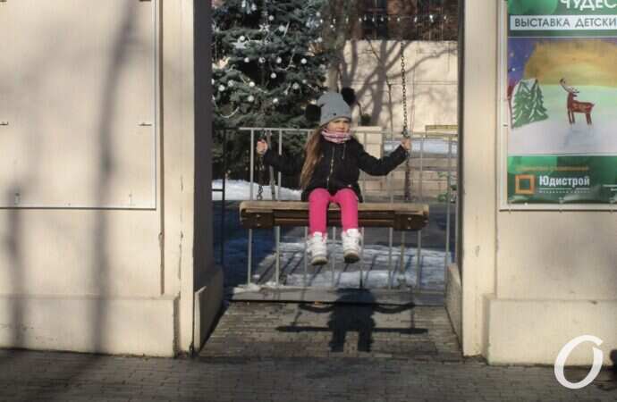 Оттепель в Одессе, девочка