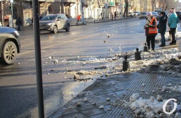 Оттепель в Одессе, прохожие