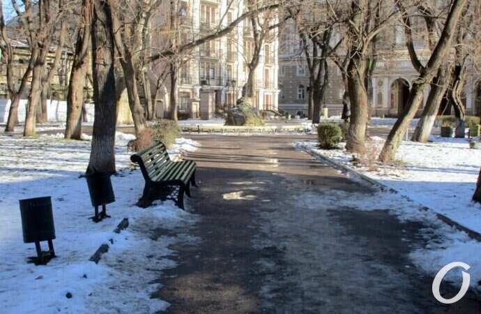 Оттепель в Одессе, скамейка