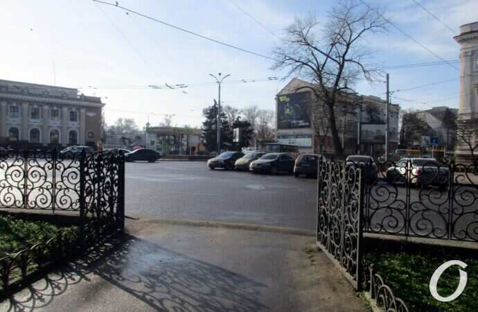 Сквер Пушкина, ворота