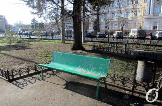 Сквер Пушкина, скамейка