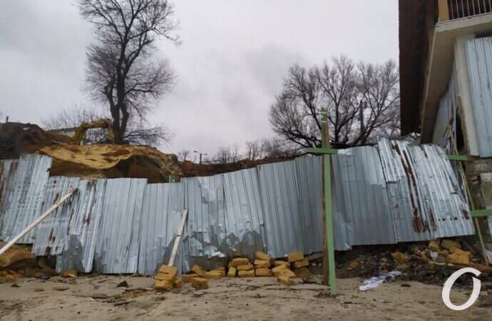 Аркадия, стройка, забор