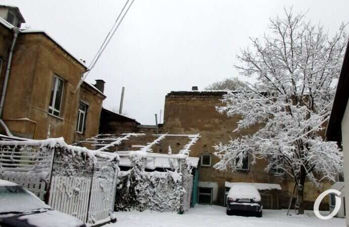 Одесские дворики зимой, снег