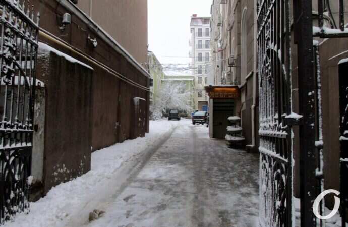 Одесские дворики зимой, переулок