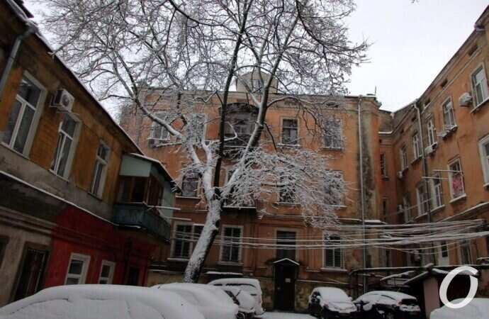 Одесские дворики зимой, дома