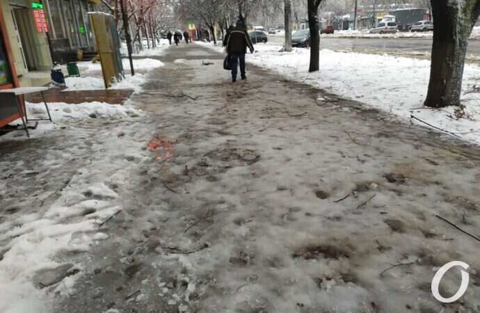 Таирова, снег, пешеходы