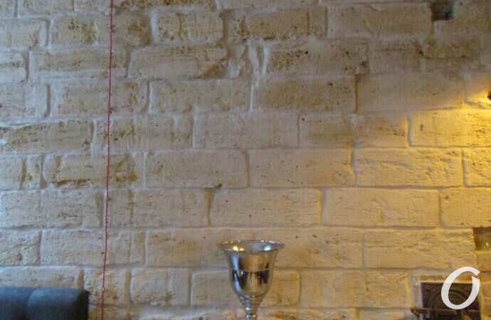 кафе-аптека, стена