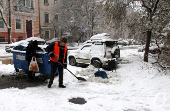 снег в Одессе, контейнер