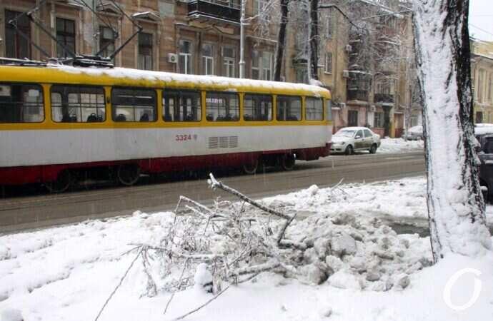 Непогода в Одессе: часть трамвайных маршрутов не работает (обновлено в 9:35)