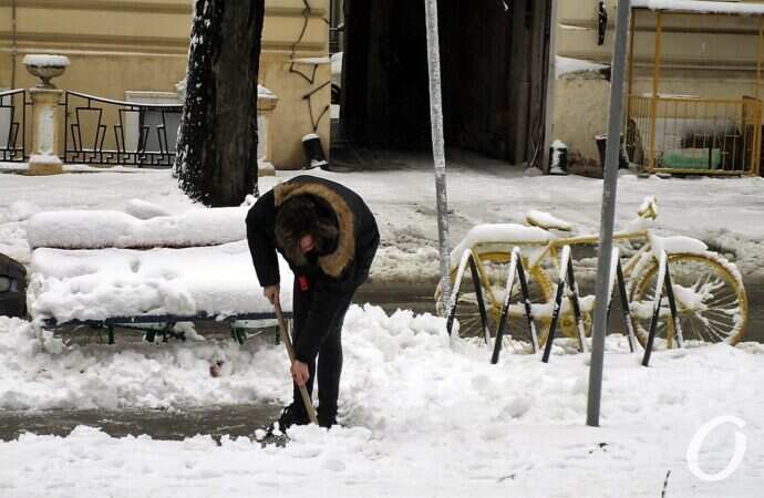 снег в Одессе, велосипед