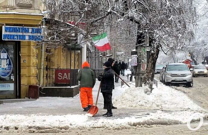 снег в Одессе, уборка