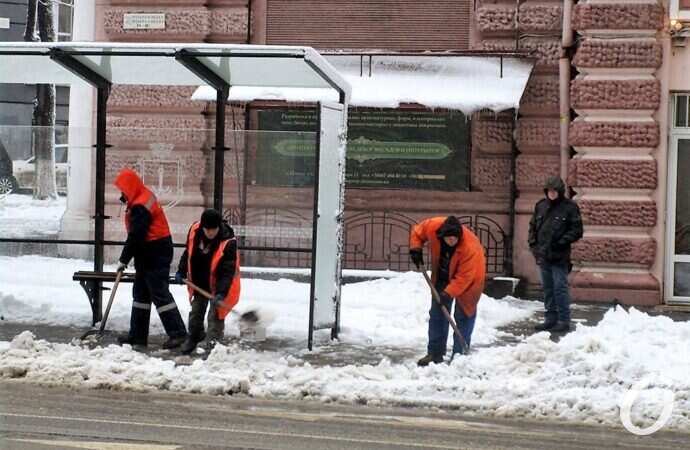 снег в Одессе, остановка