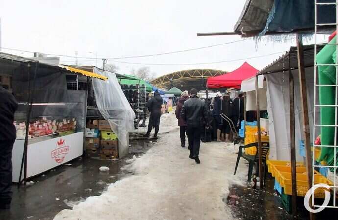 Привоз зимой, торговые ряды