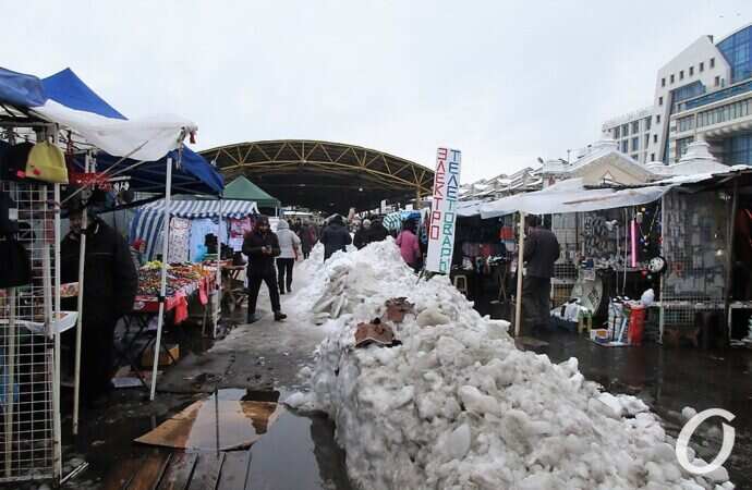 Привоз зимой, лужи