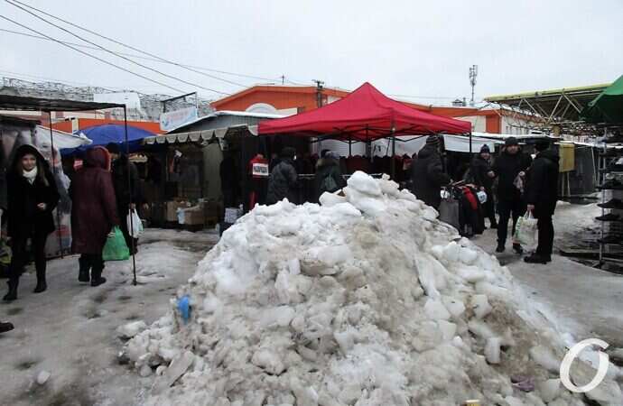 Привоз зимой, снежная гора