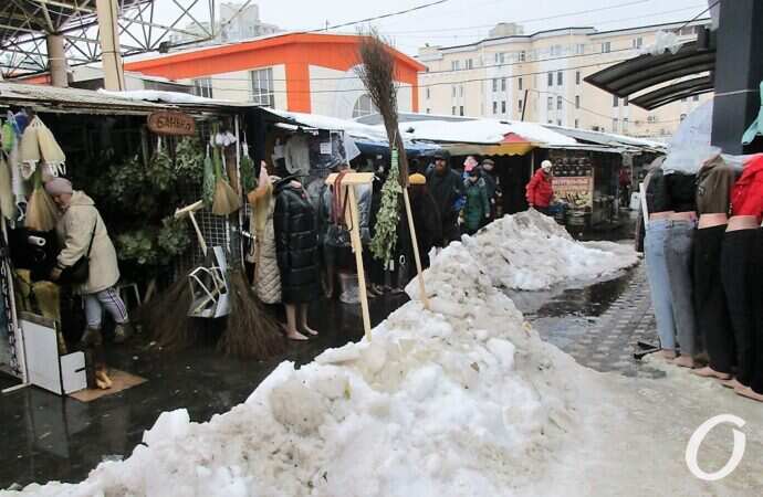 Привоз зимой, метла