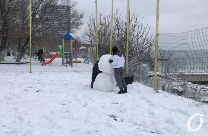 Аркадия в снегу, лепка снеговика