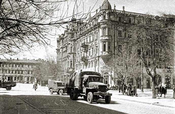 Дерибасовская, машина