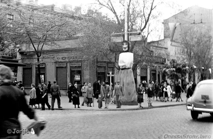 Дерибасовская, чучело