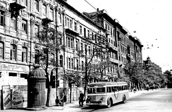 Дерибасовская, старый троллейбус