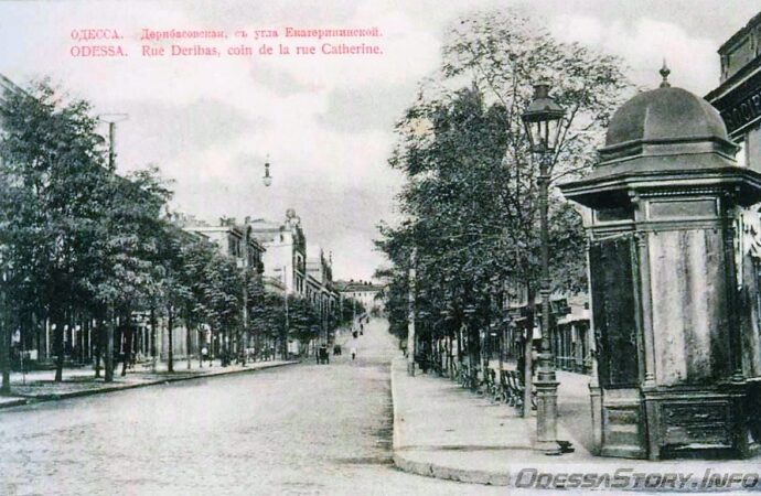 Дерибасовская, афишная тумба